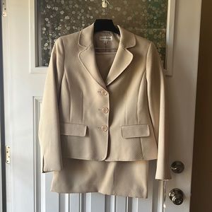 Women’s Skirt Suit